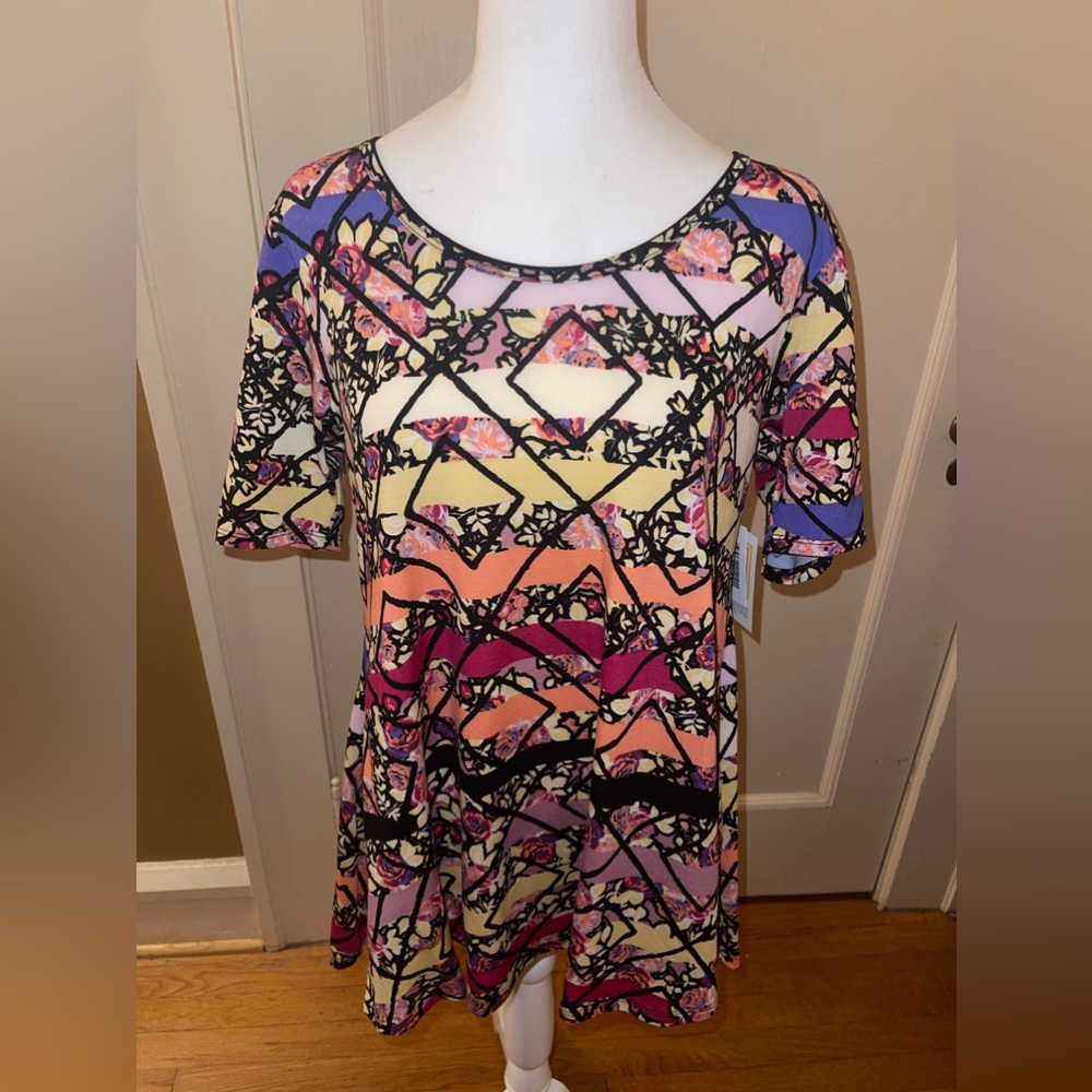 BNWT XS Lularoe Perfect Tee